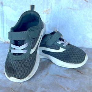 Grey size 6 toddler boy sneakers
